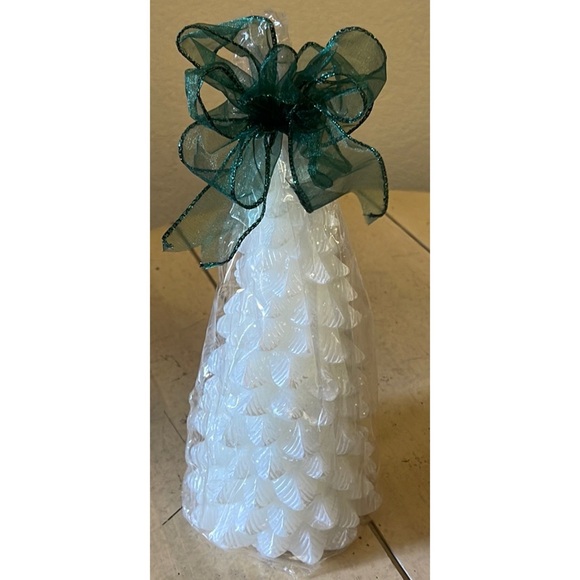 ✨ Christmas Tree Candle Wrapped in Plastic w/Bow White So detailed & beautiful - Picture 2 of 7